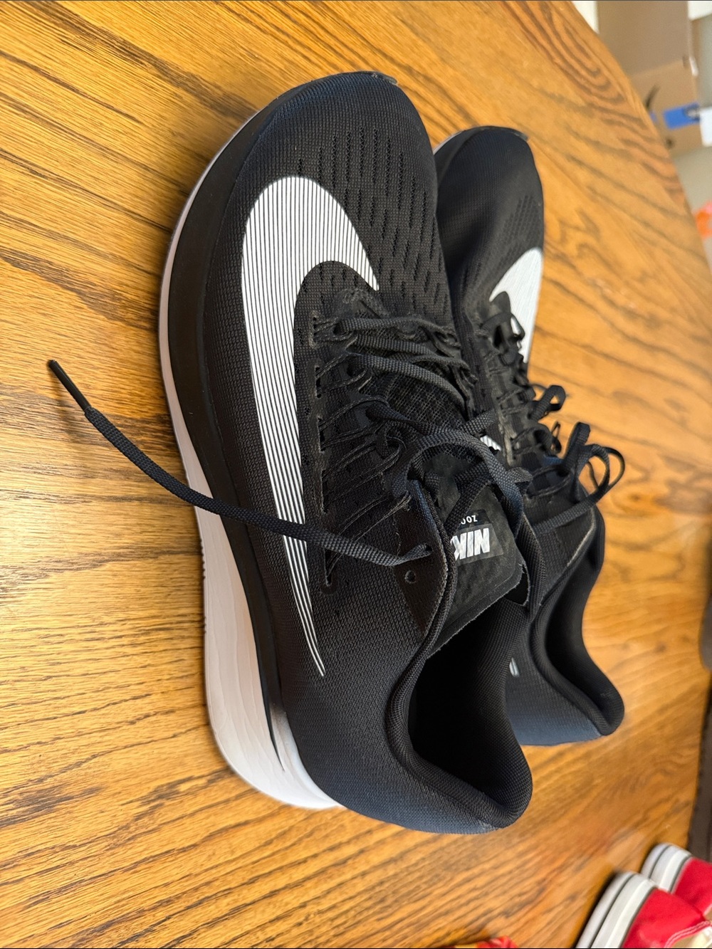 10.5 Men’s Nike Zoom Fly Tennis Shoes